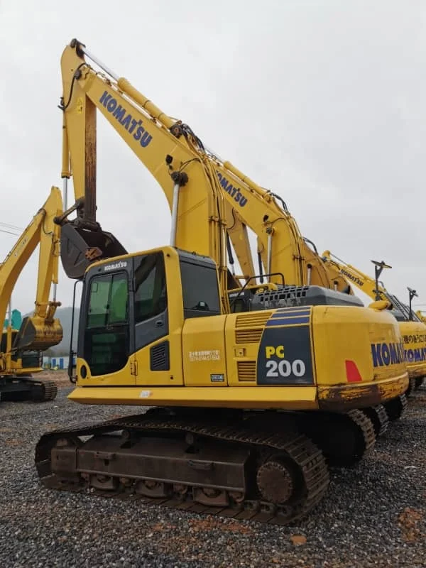 Gebrauchter Komatsu PC200 Hydraulik-Raupenbagger zu verkaufen – Originalzustand, mittlerer Zustand