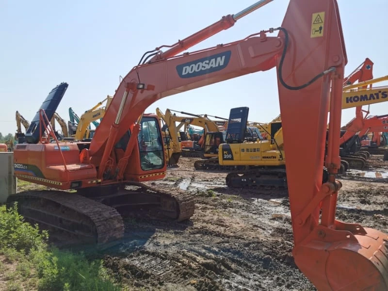 Low-Cost Used Doosan DH220 Excavator in Great Condition