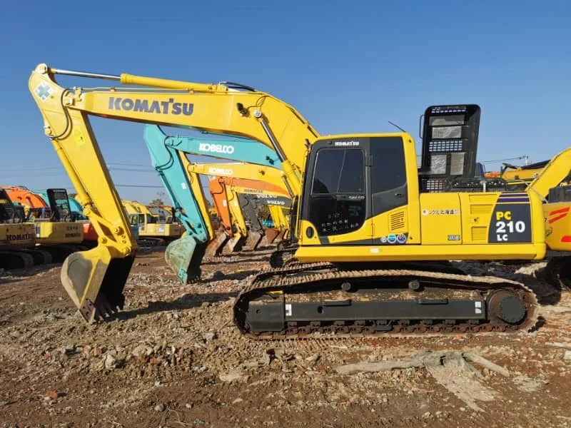 حفارة كوماتسو PC210 زاحفة مستعملة عالية الجودة موديل 2022 للبيع - 99% بحالة جديدة
