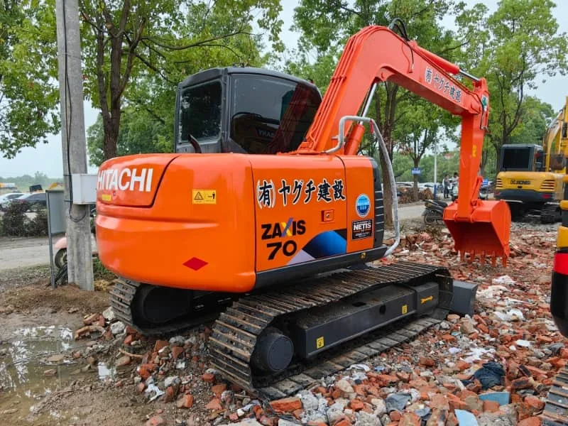 Gebrauchter Hitachi ZX70 Hydraulikbagger mit Aufreißer zu einem wettbewerbsfähigen Preis