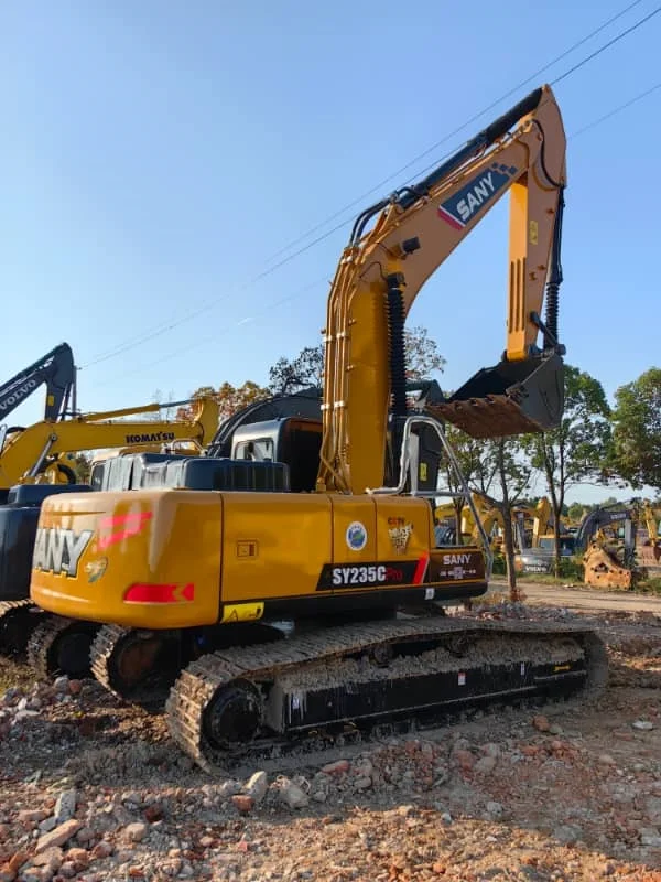 Excavadora de cadenas Sany 235 de segunda mano en venta en buen estado