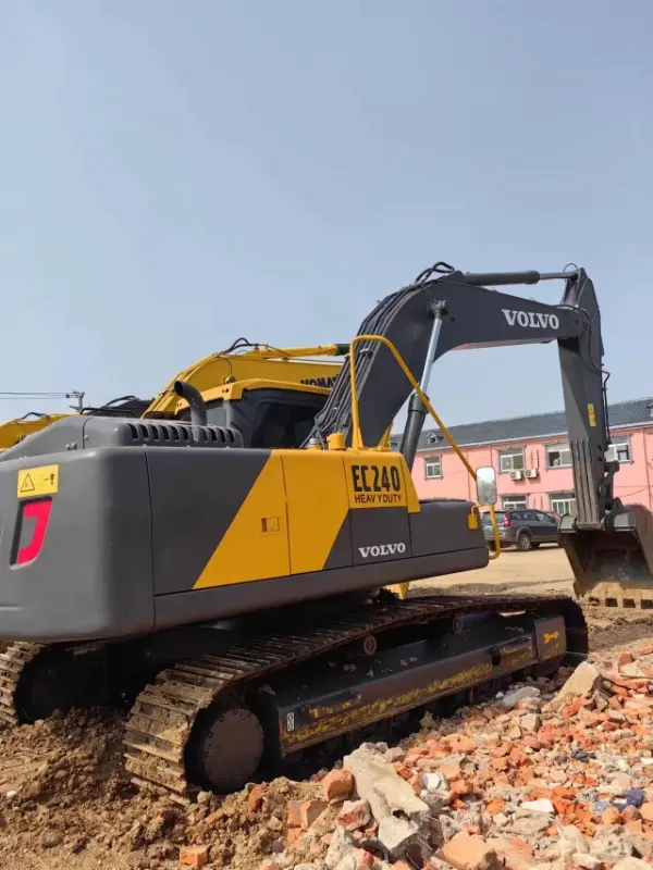 Gebrauchte Volvo EC240 Raupenbagger zum Kauf verfügbar