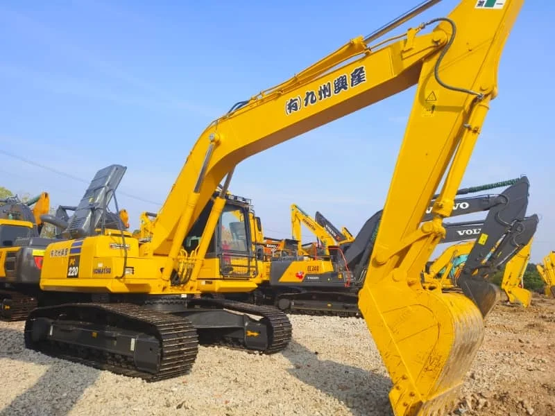 Gebrauchter 22-Tonnen-Raupenbagger Komatsu PC220 Mittelklasse zu verkaufen