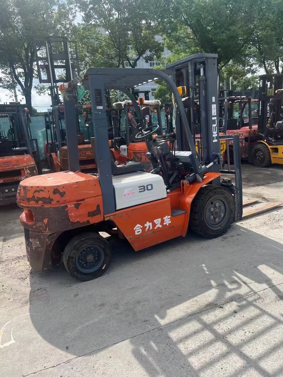 Second-hand HELI 30 Forklift for Sale in Excellent Condition