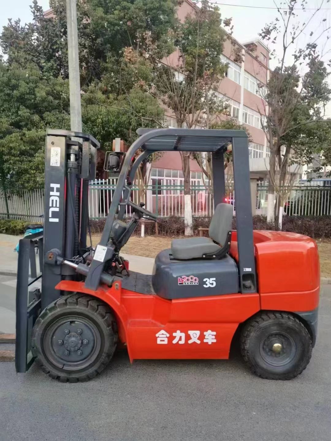 Pre-Owned HeLi 3.5 Ton Forklift with Wheel Lift Mechanism