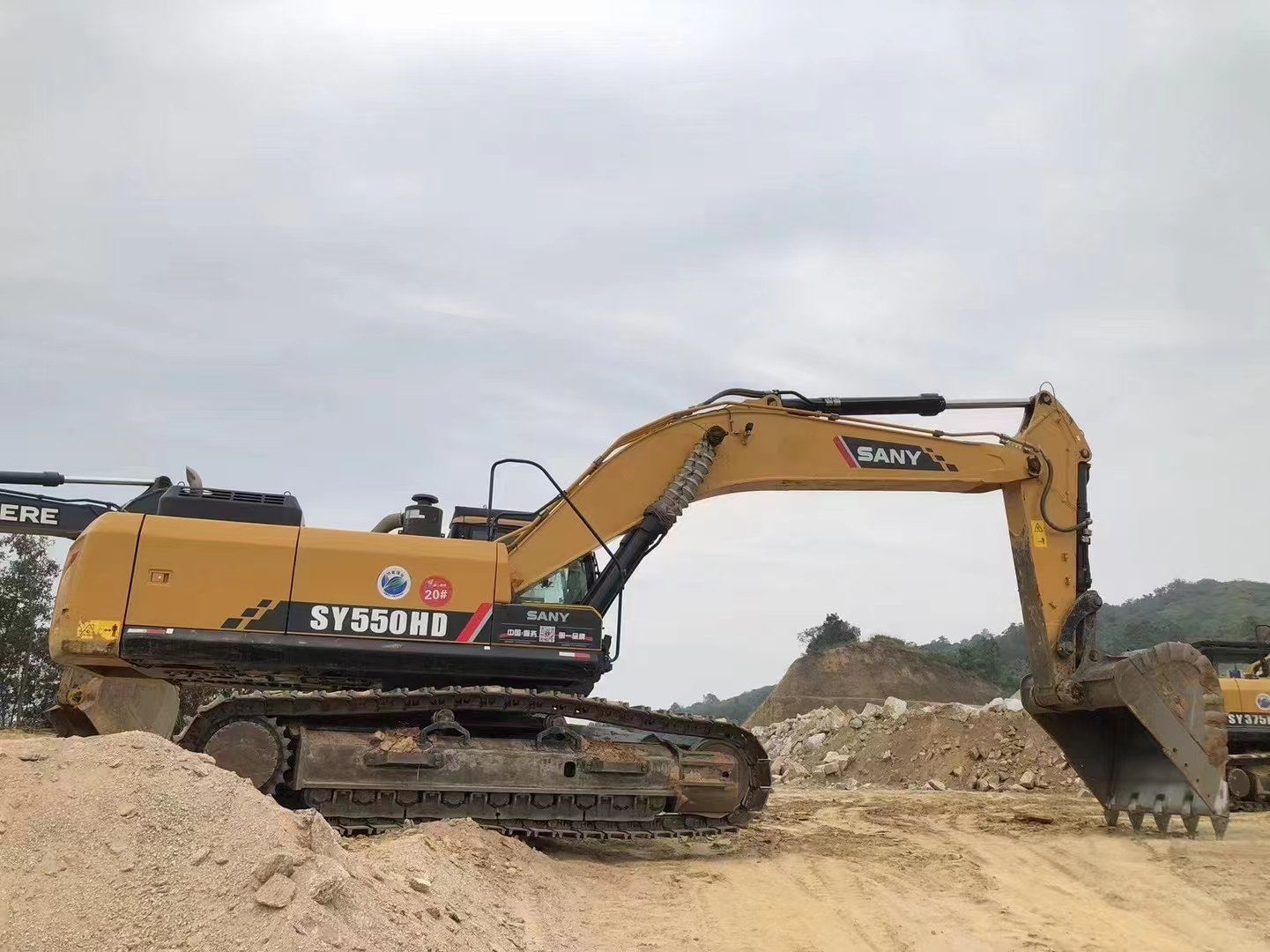 High-Quality Sany SY550 Crawler Excavator – 95% New Condition