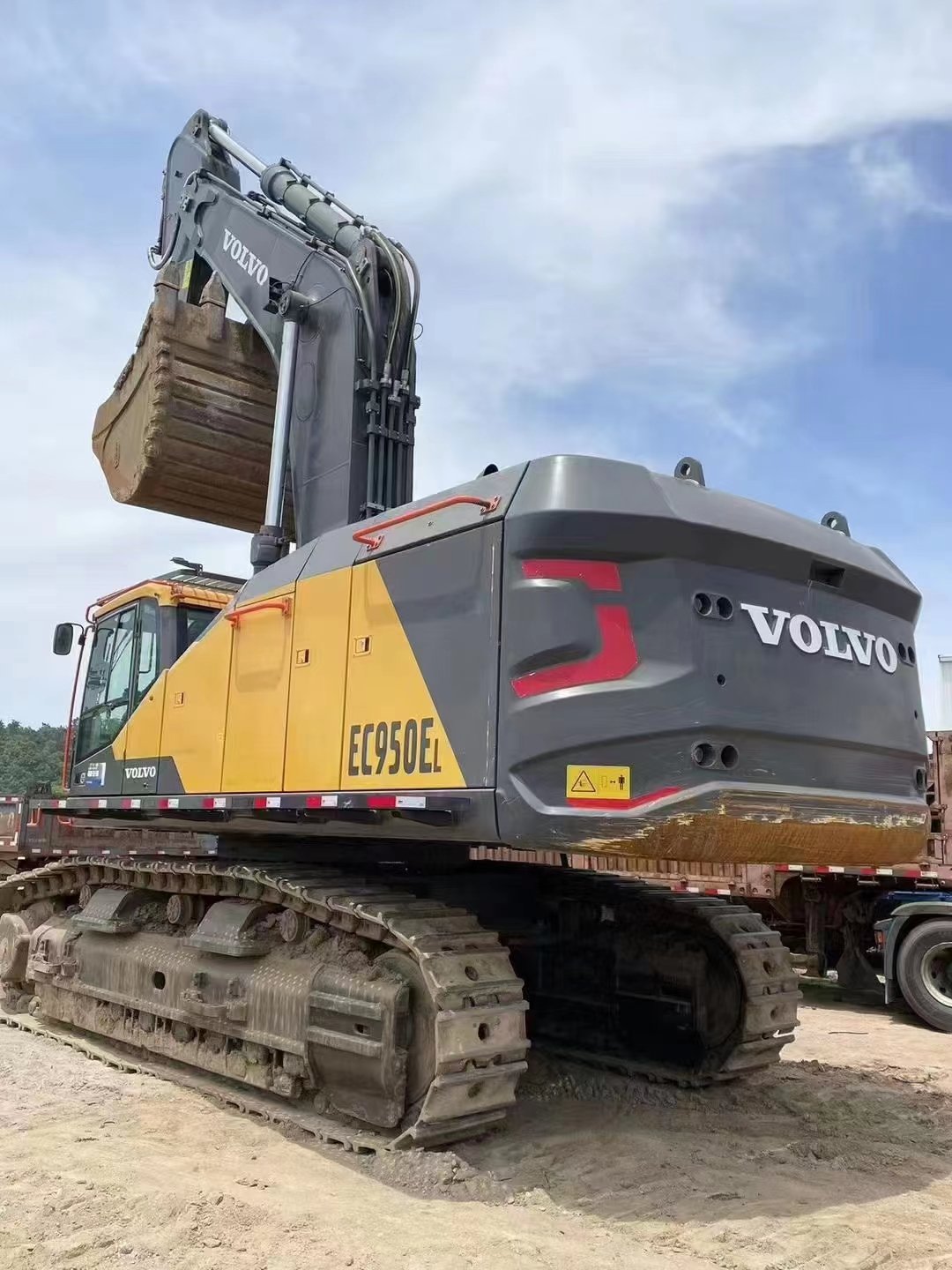 95% New Used Volvo 950 Excavator in Excellent Condition